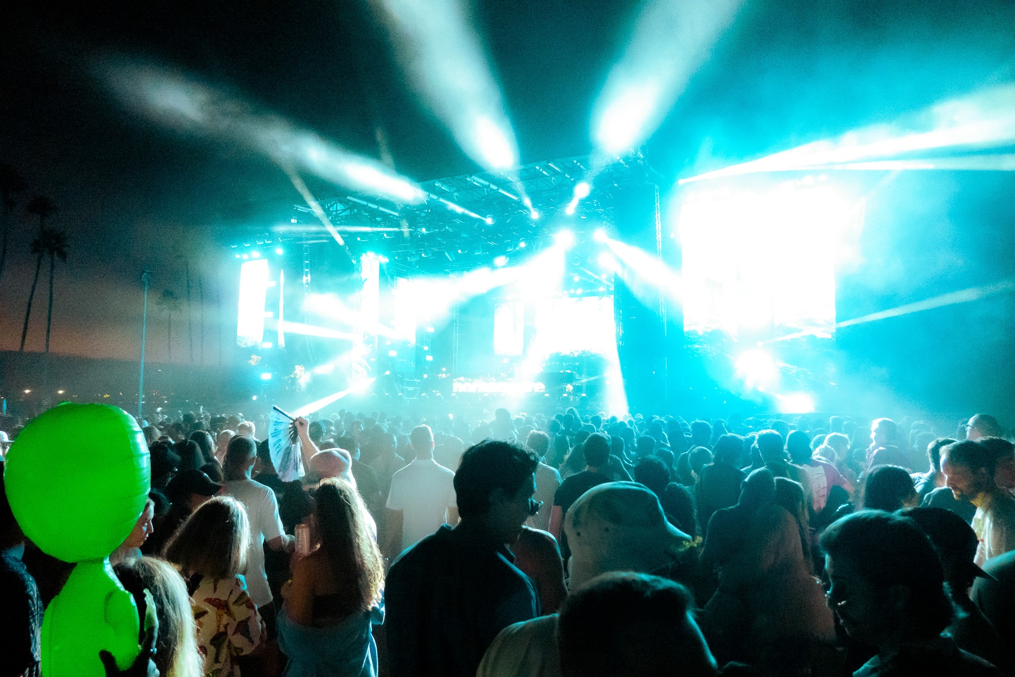 003 - Wide Shot of NORA EN PURE @ OCEAN VIEW